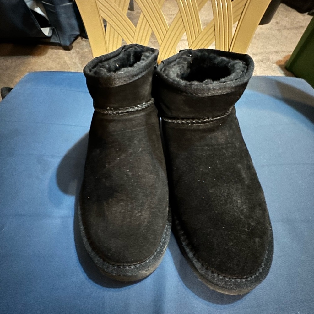 Black short ankle Ugg look-a-like. Never worn. Women’s US 10/42.